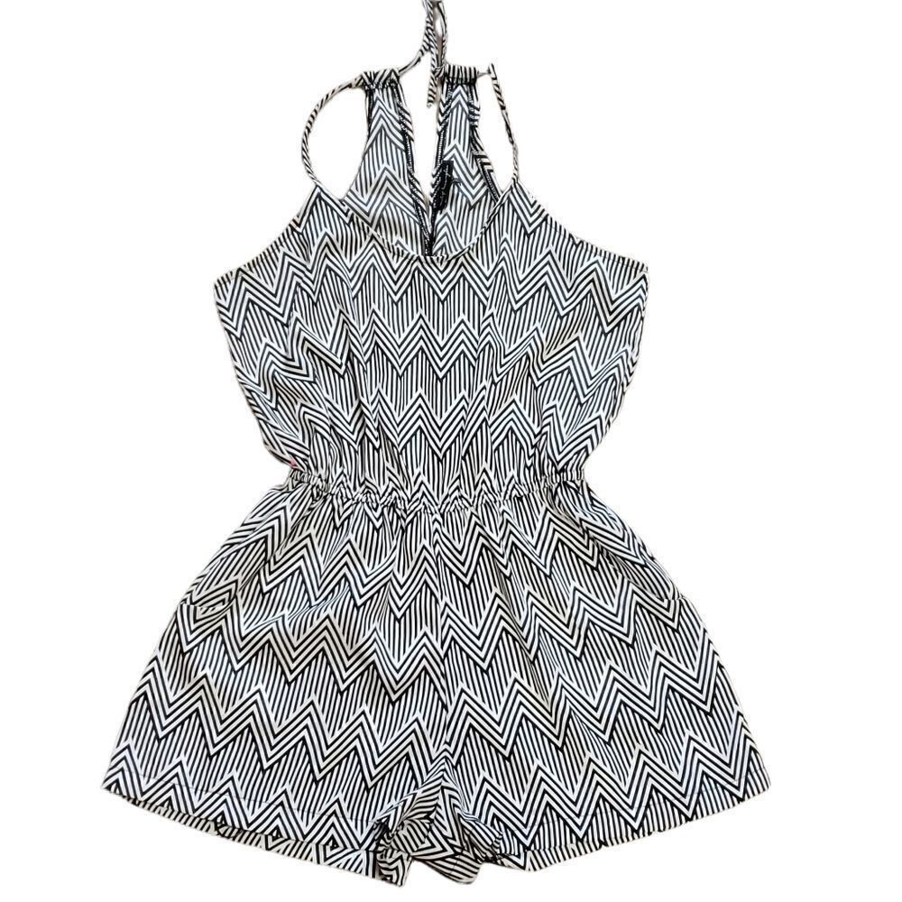 City Triangles Black & White Chevron Print Racer Back Romper Size S